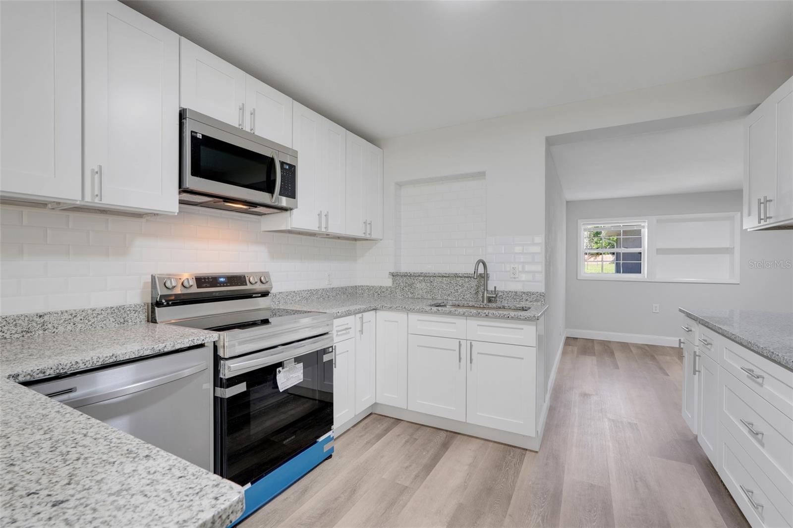 Listing photo id 6 for 311 Griffin View Drive