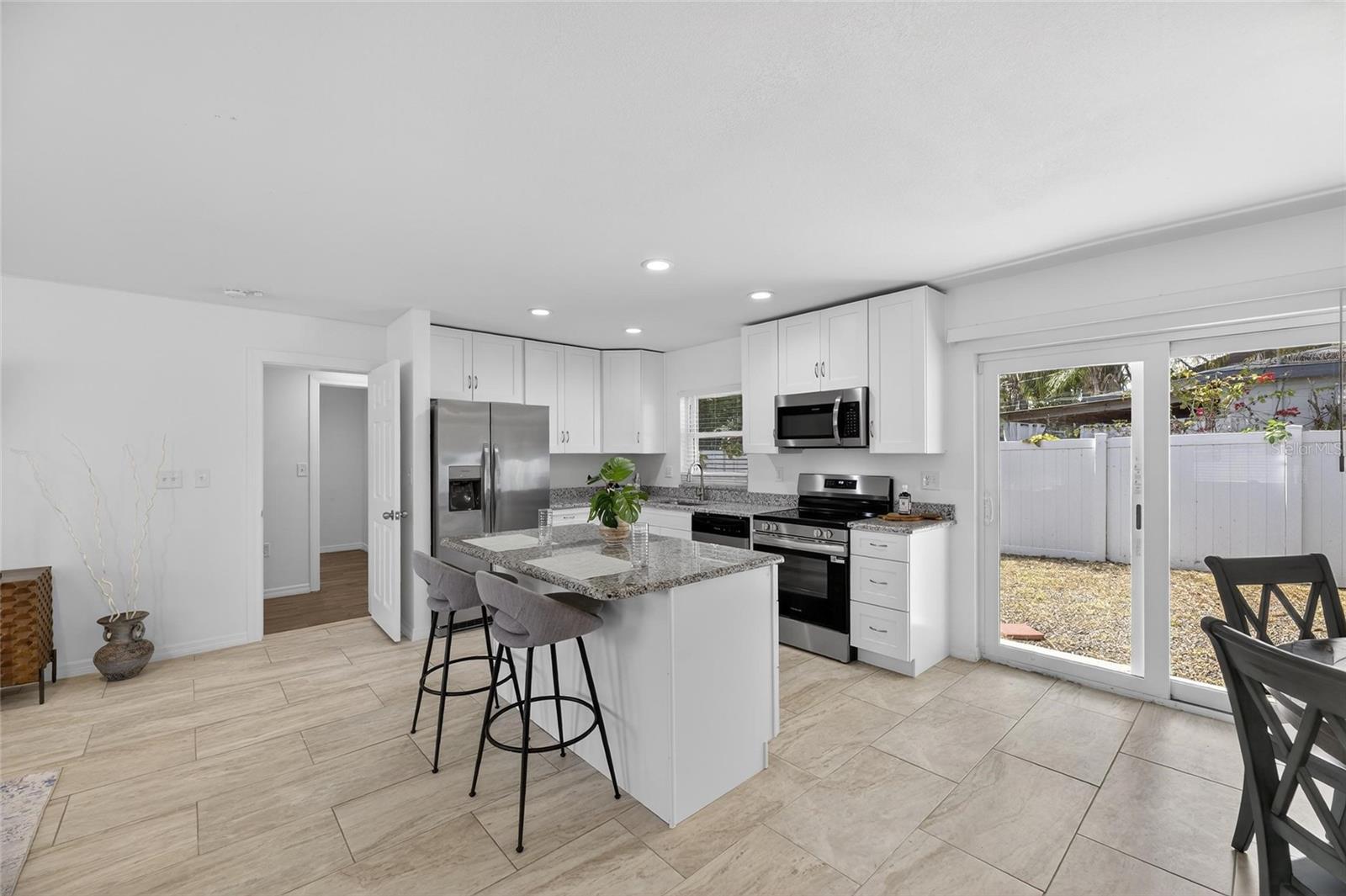 Image 10 of 49 For 8050 Carolyn Street Ne