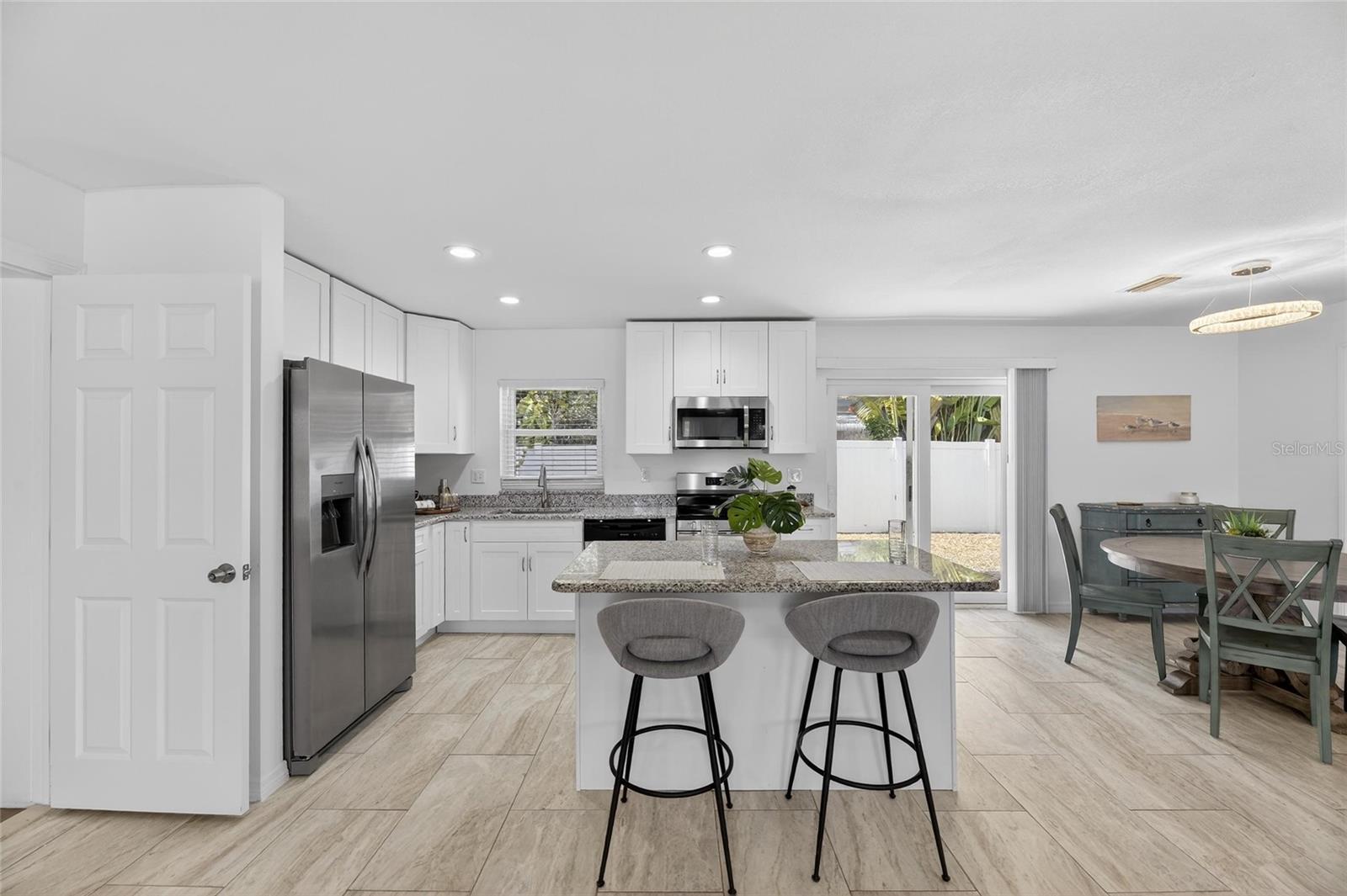 Image 11 of 49 For 8050 Carolyn Street Ne