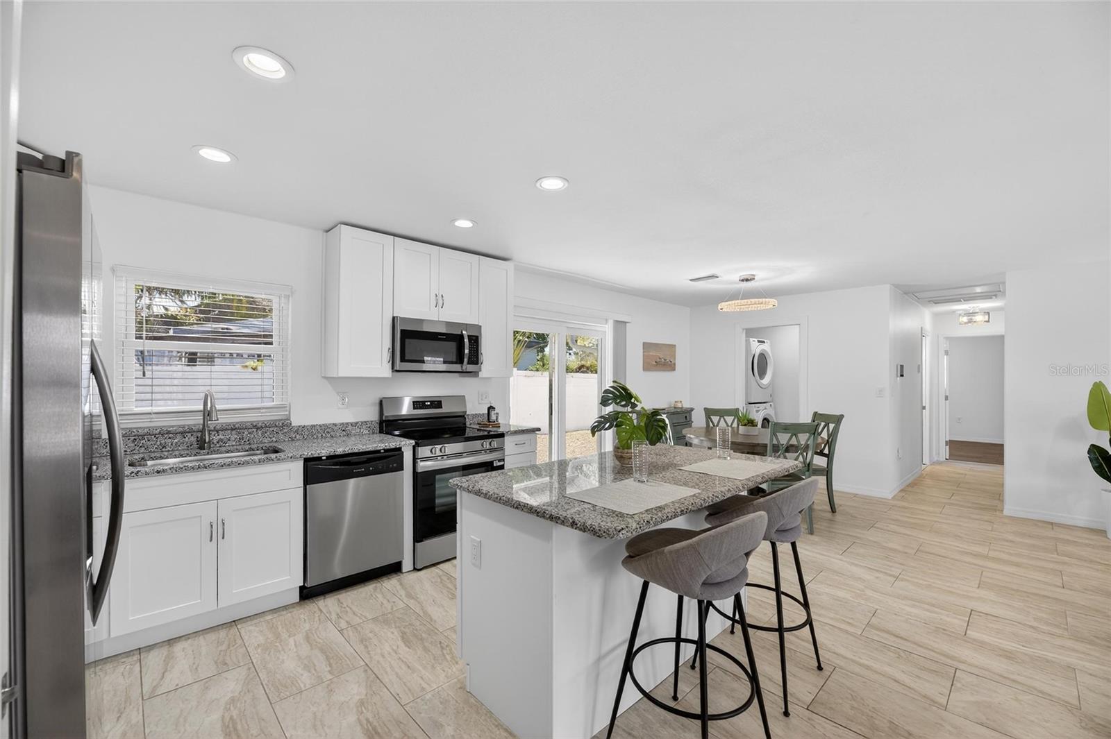 Image 12 of 49 For 8050 Carolyn Street Ne