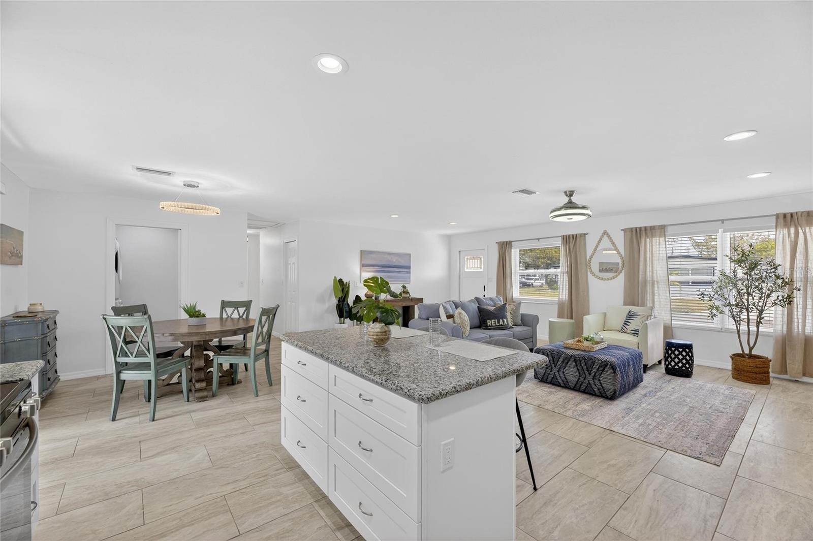 Image 13 of 49 For 8050 Carolyn Street Ne