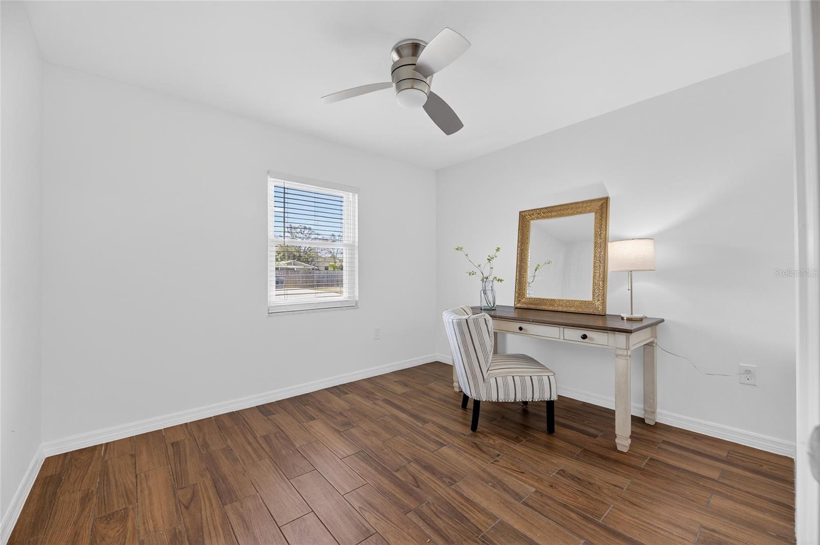 Image 15 of 49 For 8050 Carolyn Street Ne