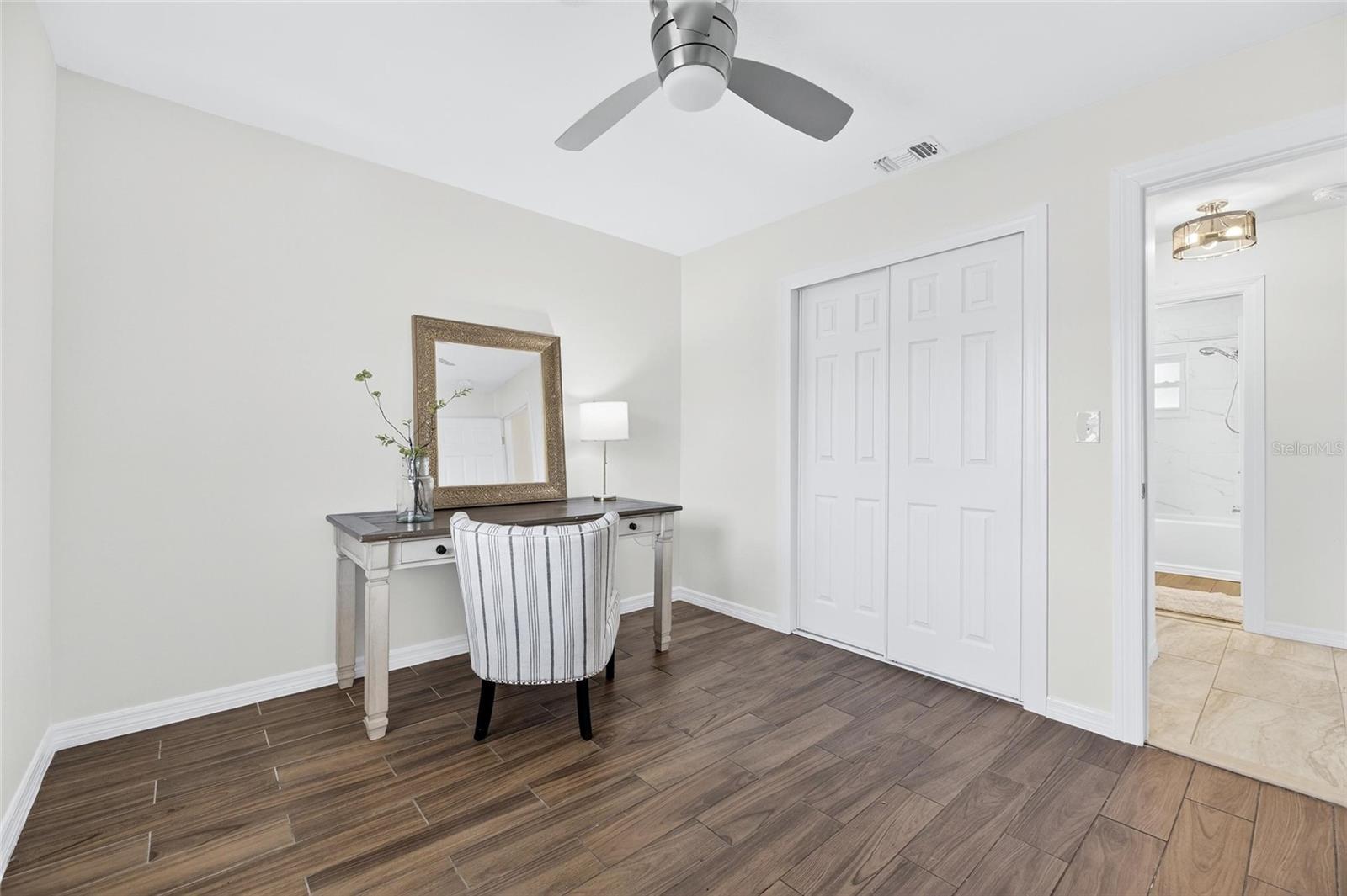 Image 16 of 49 For 8050 Carolyn Street Ne