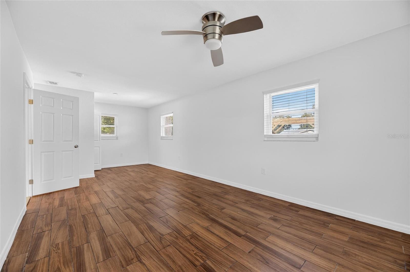 Image 18 of 49 For 8050 Carolyn Street Ne