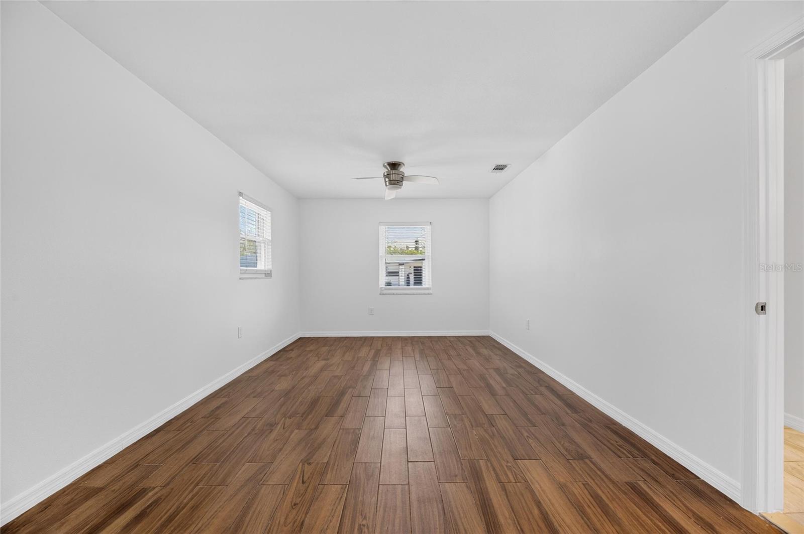 Image 21 of 49 For 8050 Carolyn Street Ne