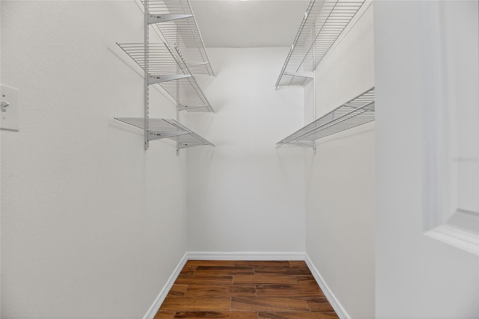 Image 23 of 49 For 8050 Carolyn Street Ne