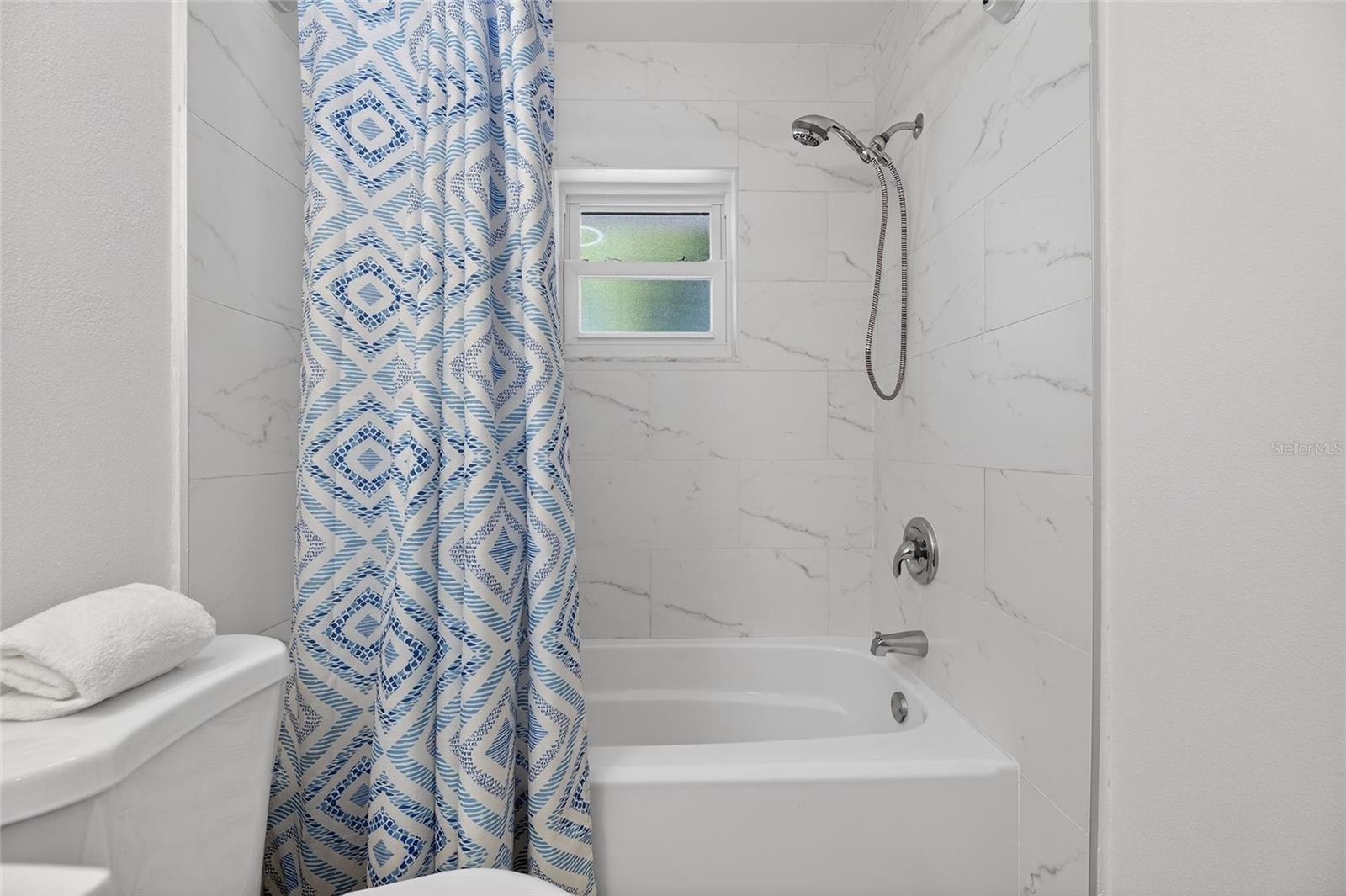 Image 25 of 49 For 8050 Carolyn Street Ne