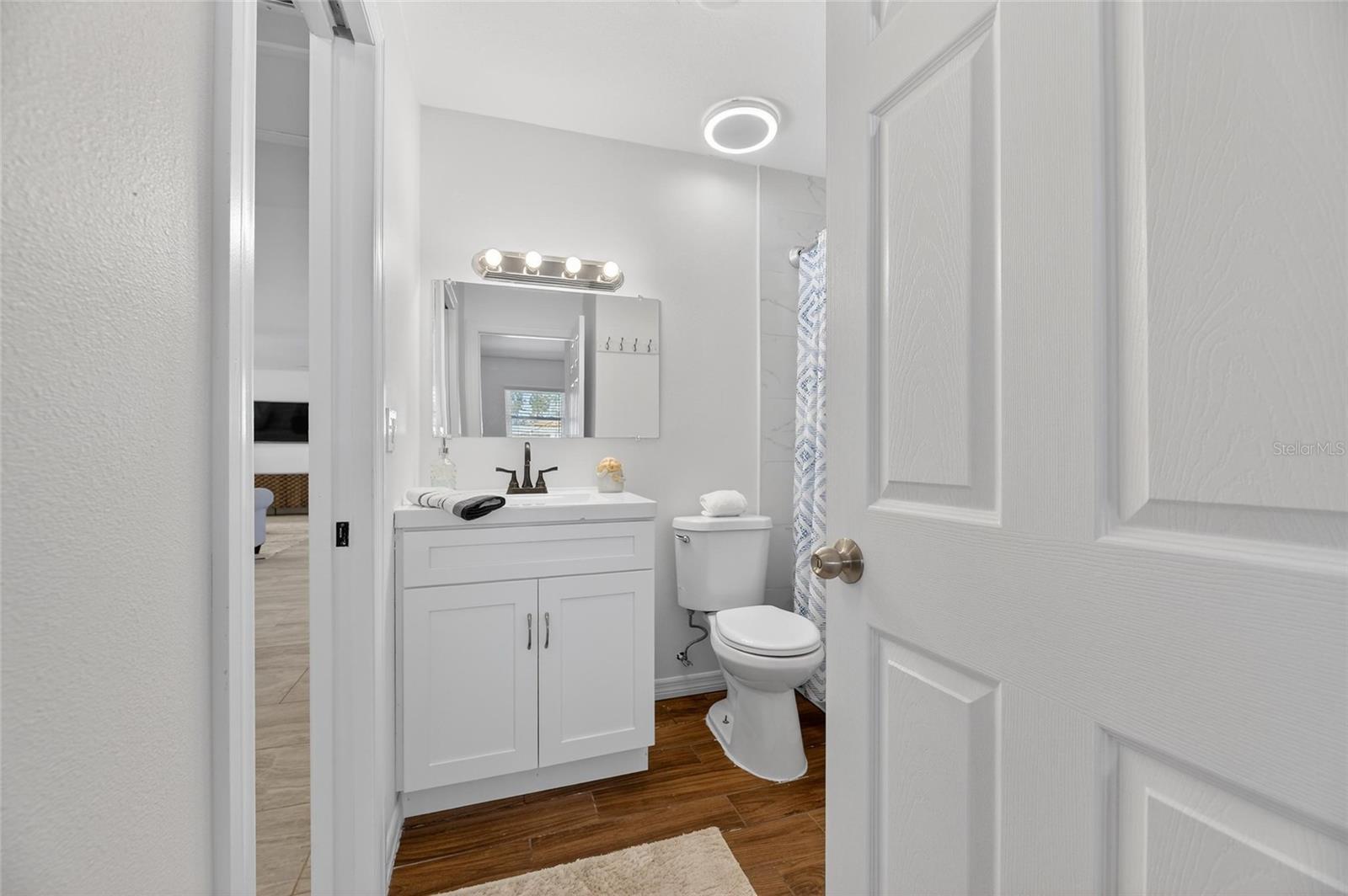 Image 26 of 49 For 8050 Carolyn Street Ne