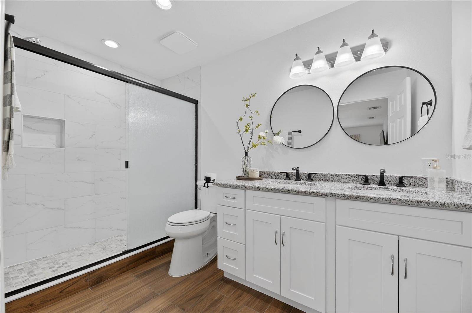 Image 27 of 49 For 8050 Carolyn Street Ne