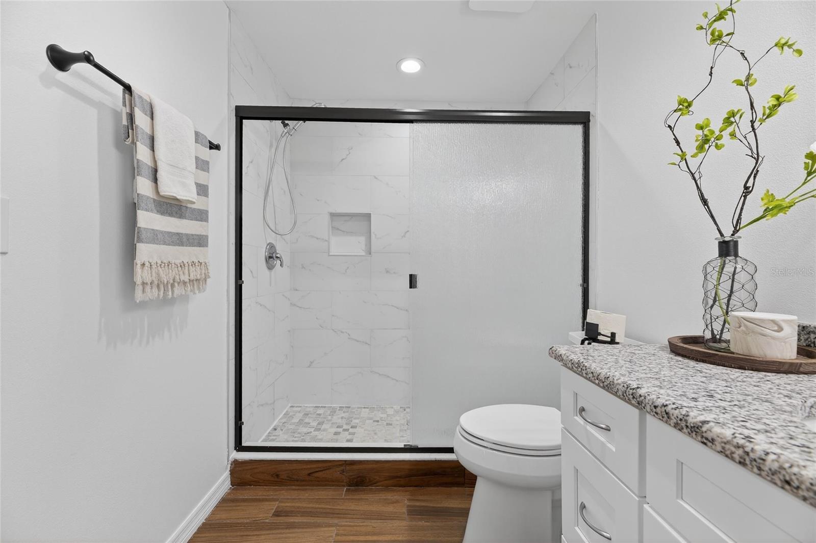 Image 28 of 49 For 8050 Carolyn Street Ne