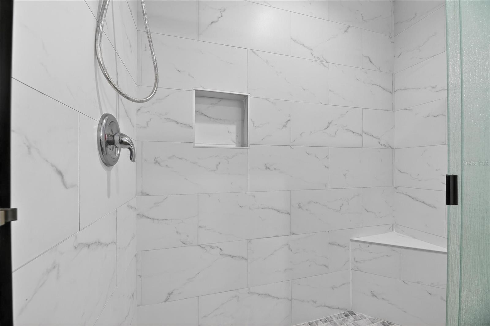 Image 29 of 49 For 8050 Carolyn Street Ne