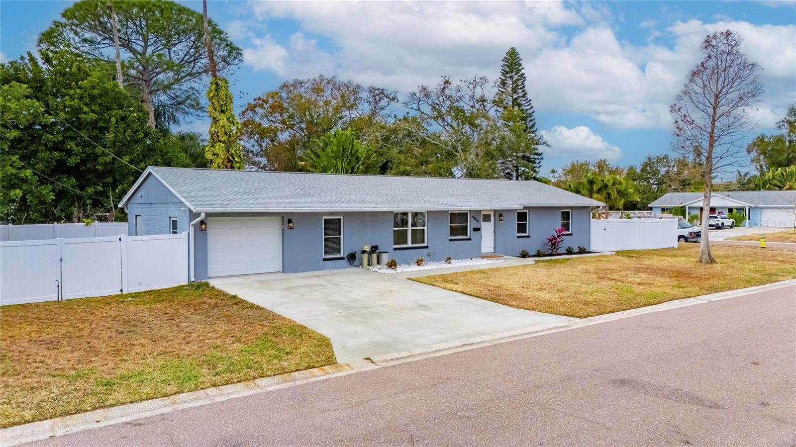 Image 3 of 49 For 8050 Carolyn Street Ne