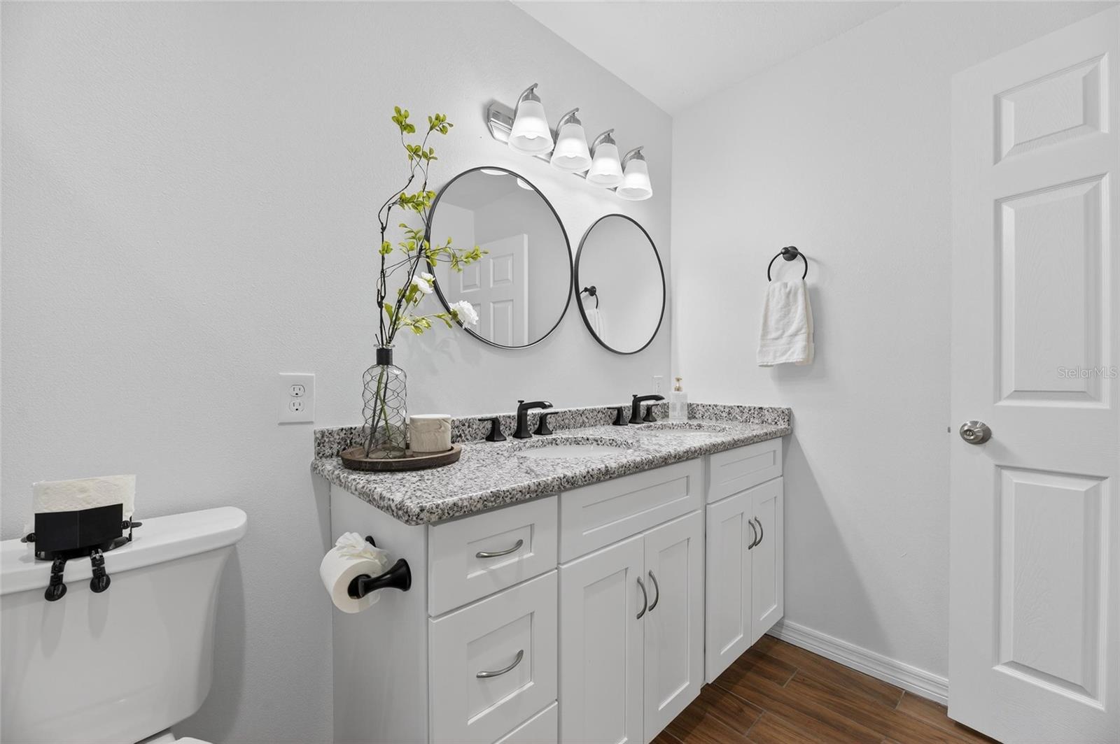 Image 30 of 49 For 8050 Carolyn Street Ne