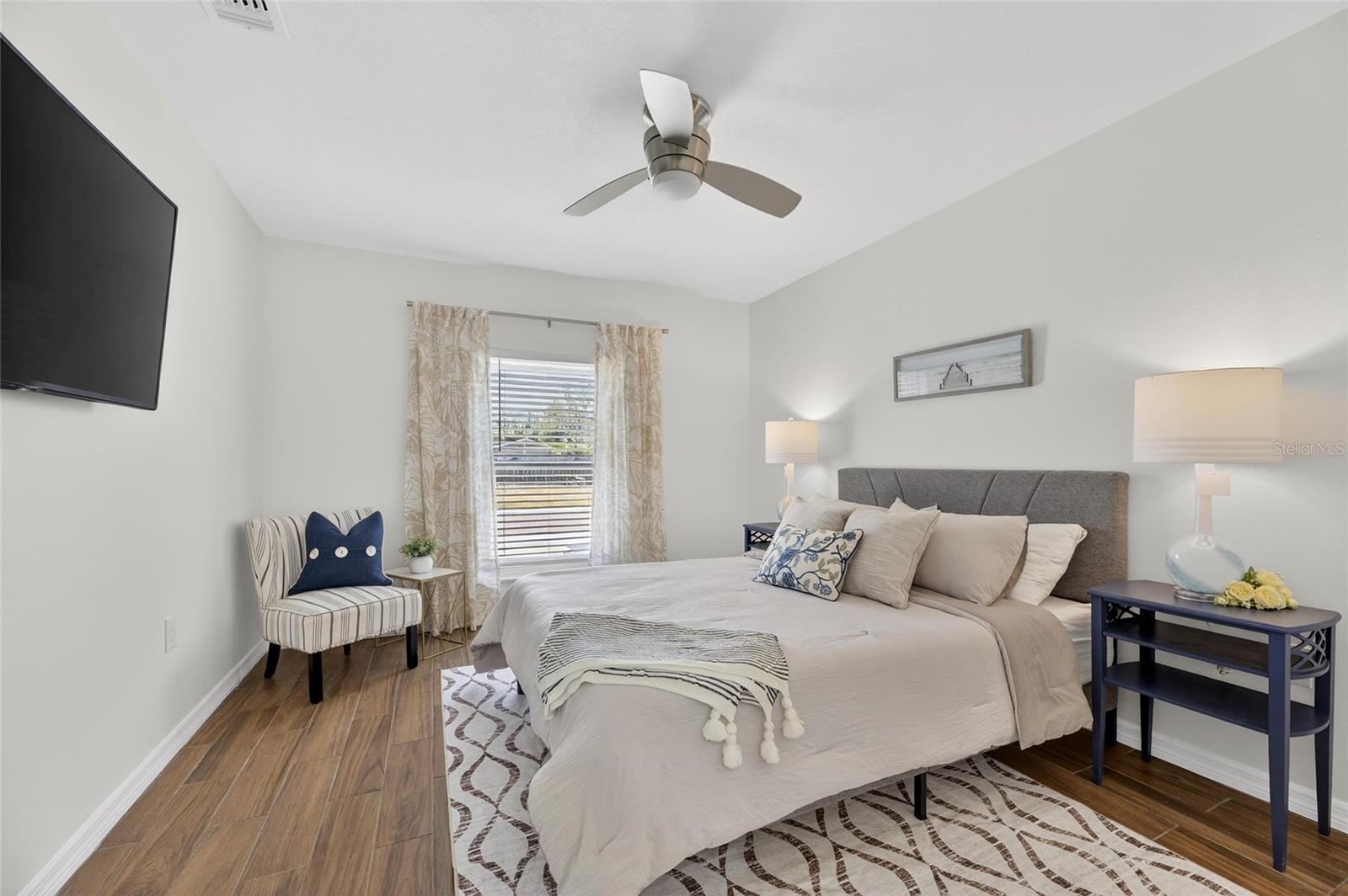 Image 33 of 49 For 8050 Carolyn Street Ne