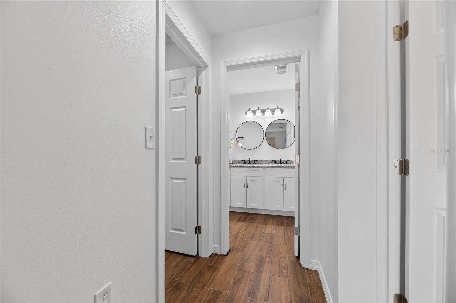 Image 36 of 49 For 8050 Carolyn Street Ne