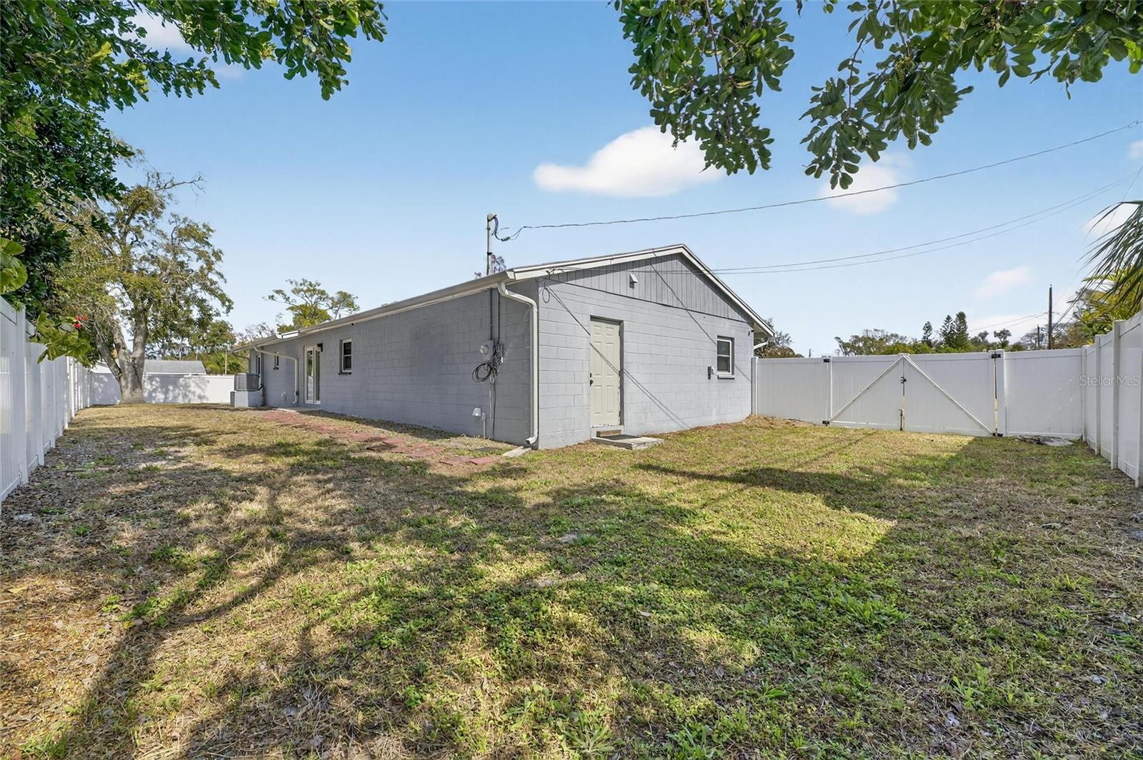 Image 39 of 49 For 8050 Carolyn Street Ne