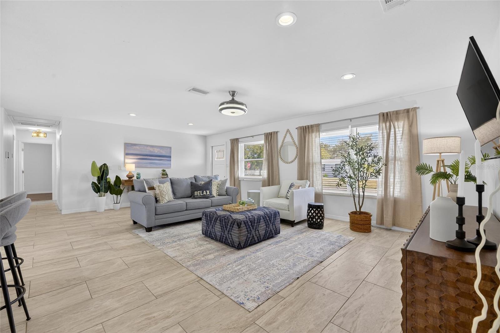 Image 4 of 49 For 8050 Carolyn Street Ne