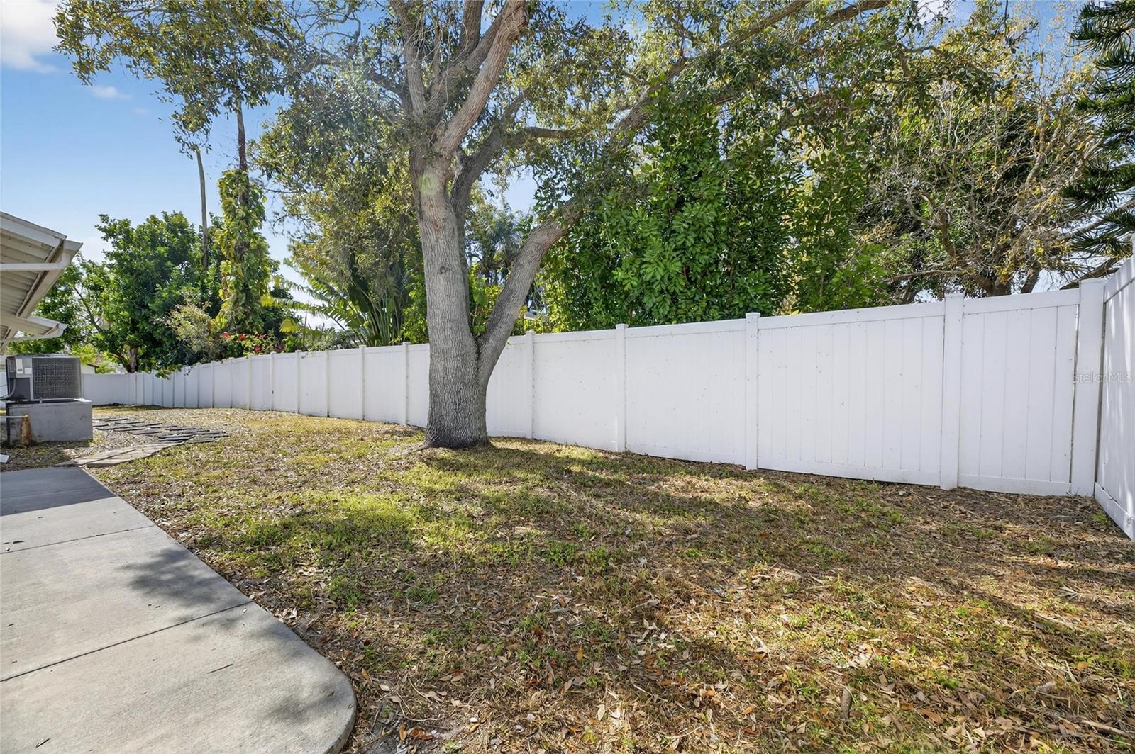 Image 40 of 49 For 8050 Carolyn Street Ne