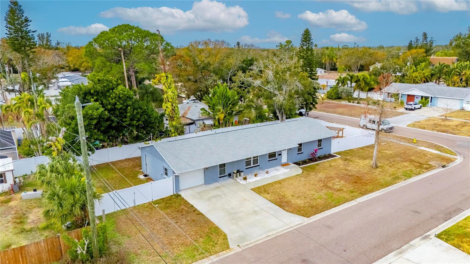 Image 44 of 49 For 8050 Carolyn Street Ne