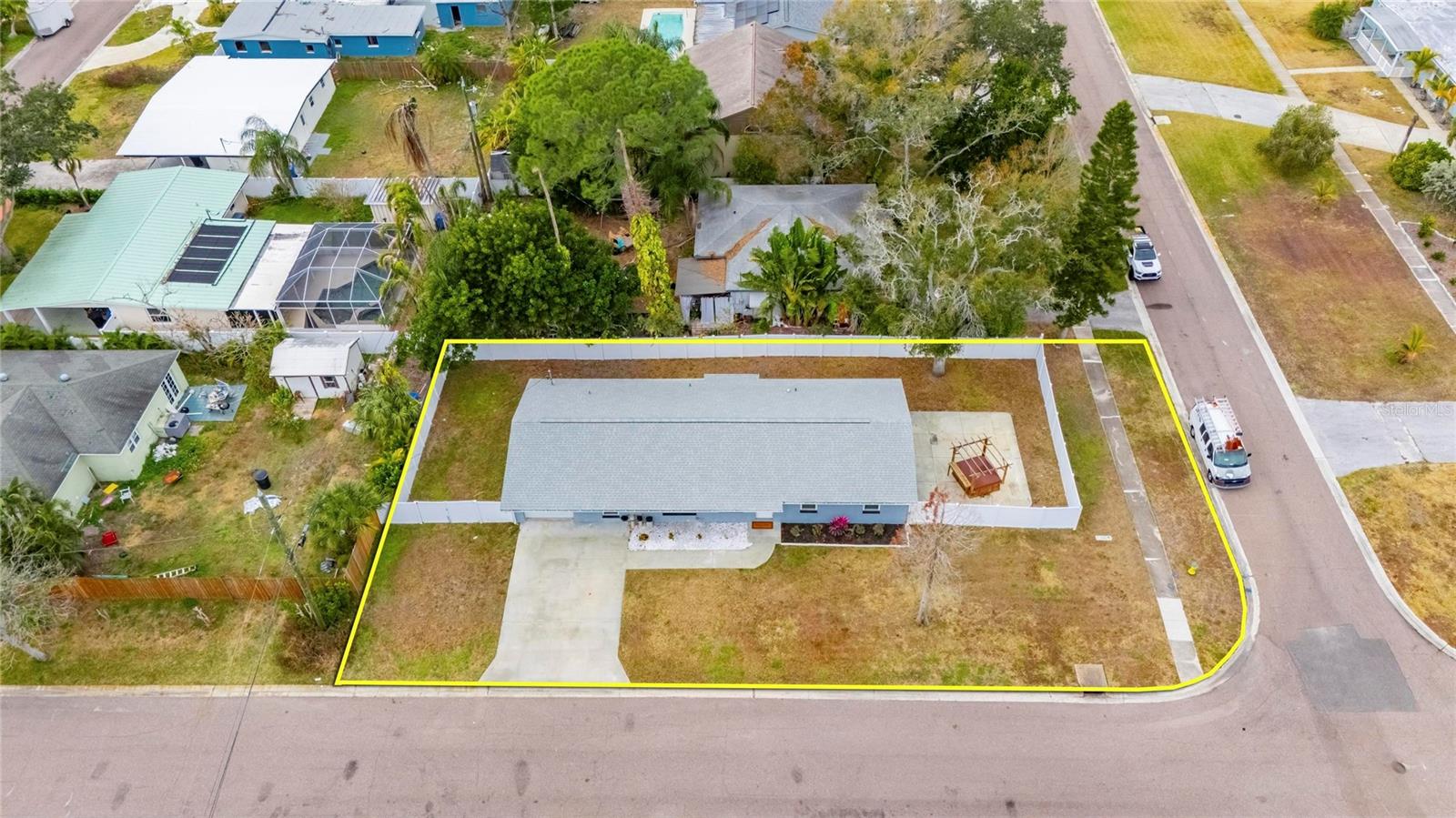 Image 46 of 49 For 8050 Carolyn Street Ne