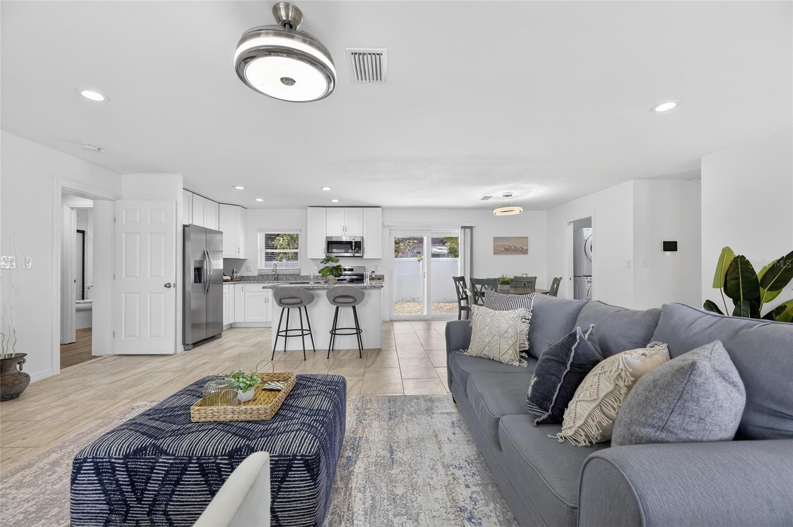 Image 5 of 49 For 8050 Carolyn Street Ne