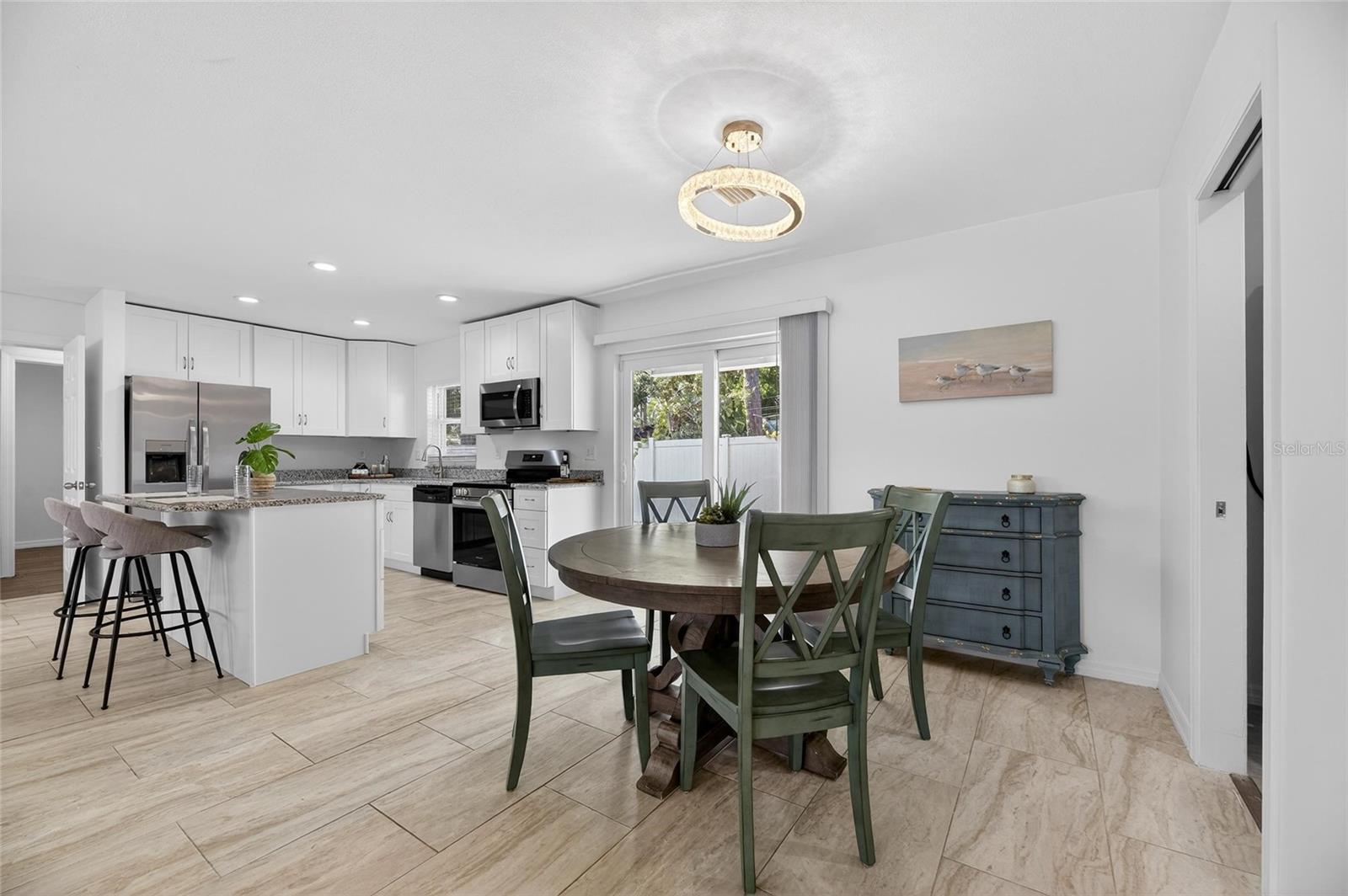 Image 6 of 49 For 8050 Carolyn Street Ne