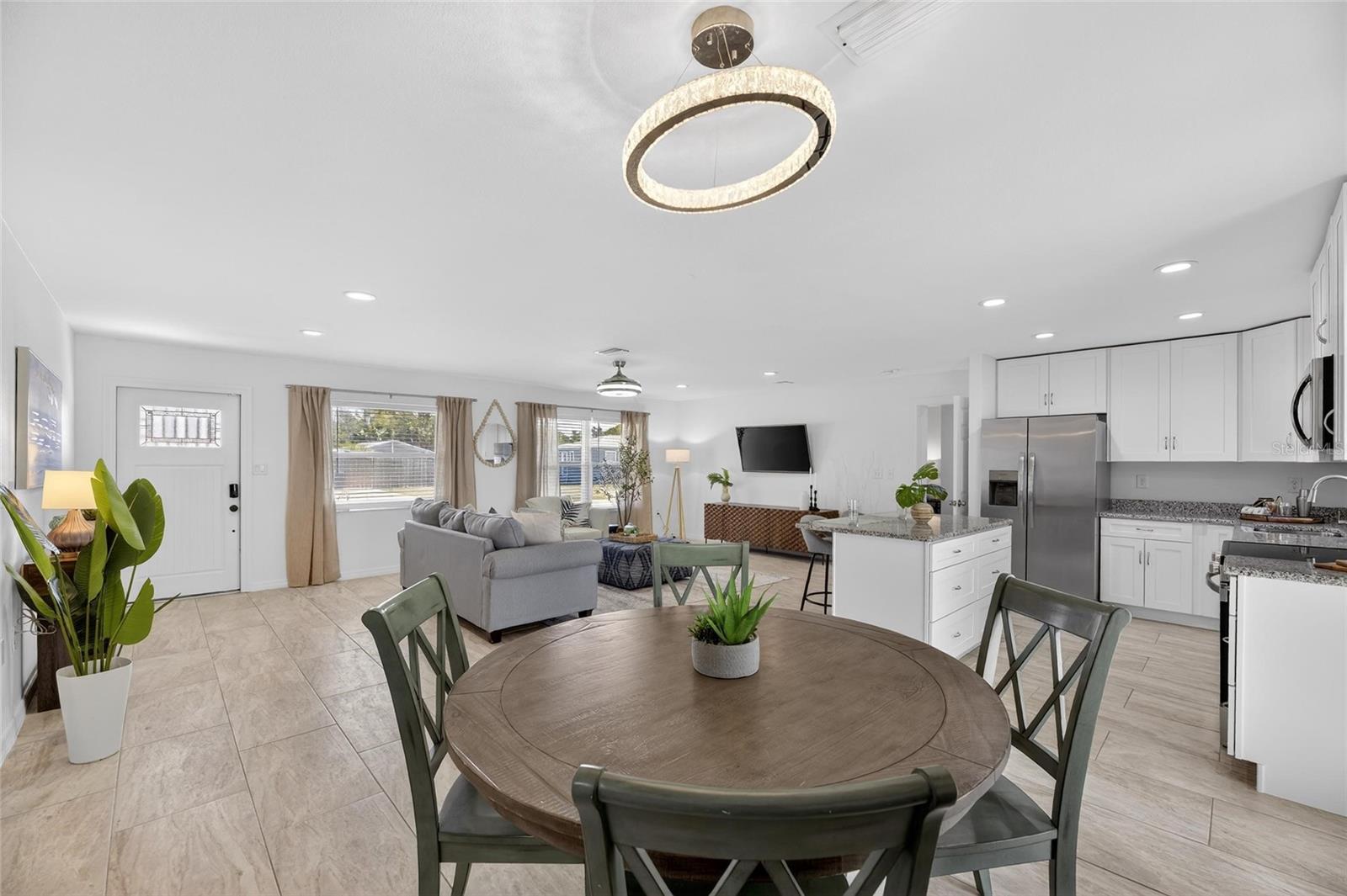 Image 7 of 49 For 8050 Carolyn Street Ne