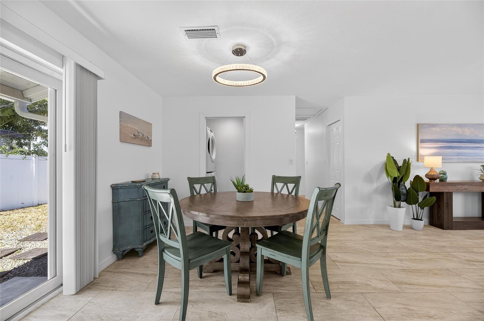 Image 8 of 49 For 8050 Carolyn Street Ne