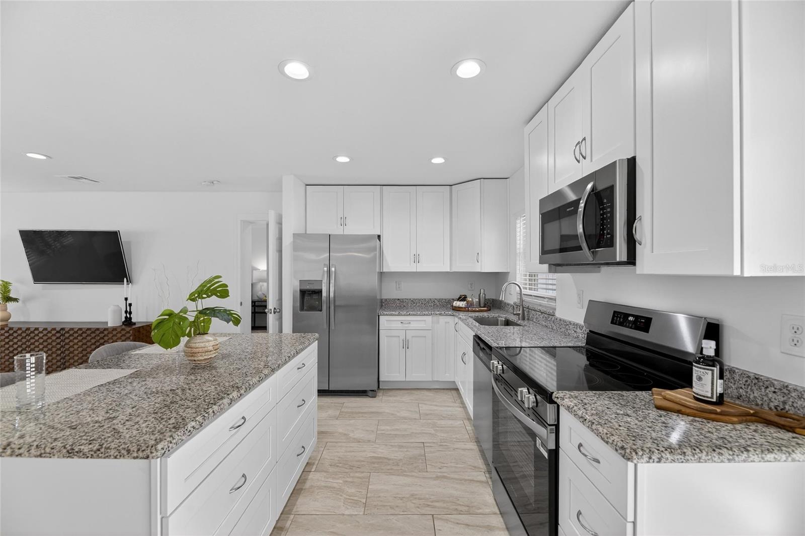 Image 9 of 49 For 8050 Carolyn Street Ne