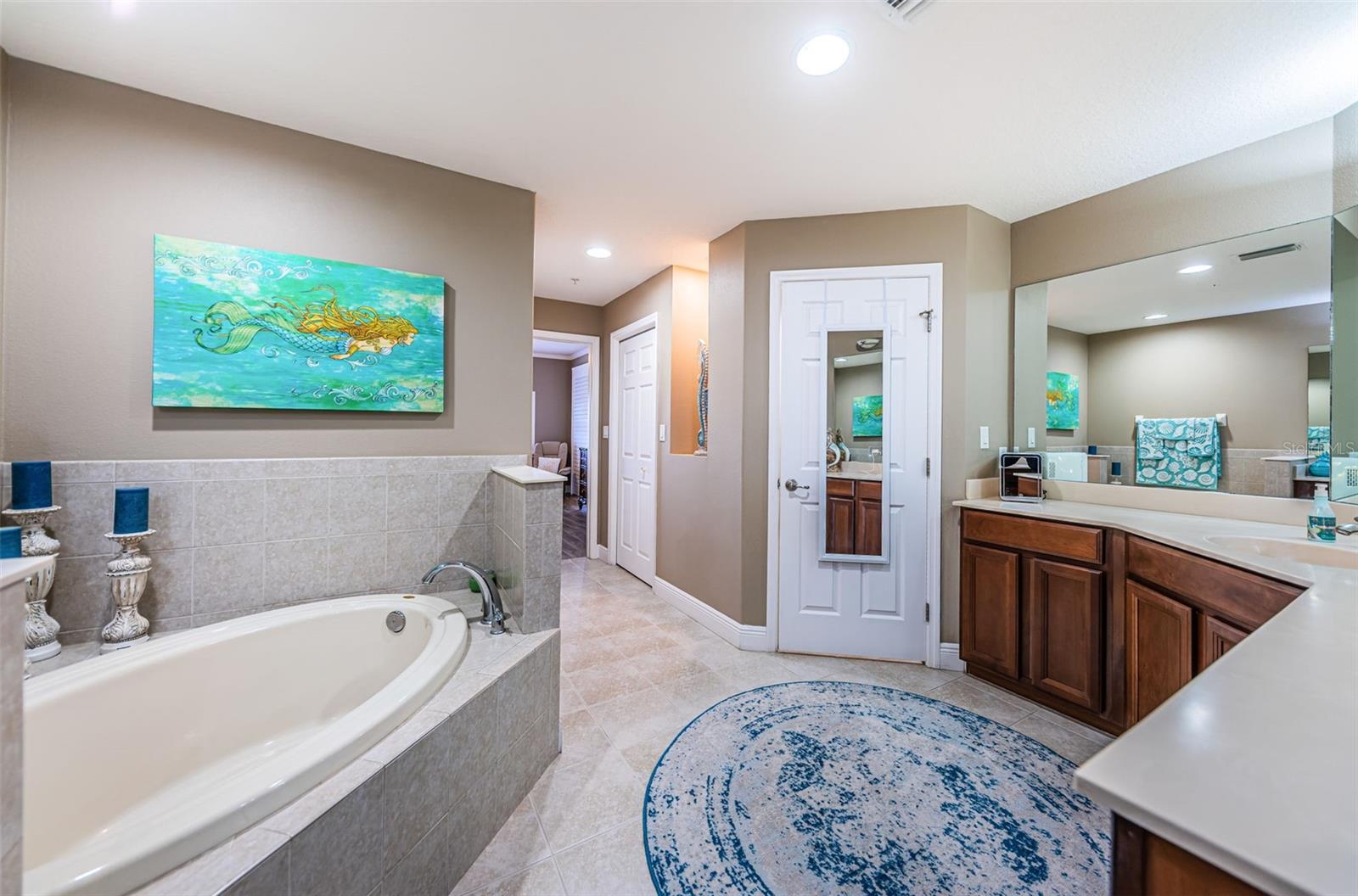 Image 29 of 73 For 7194 Key Haven Road 505