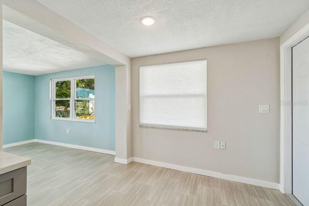 Listing photo id 12 for 1147 Rushmore Drive