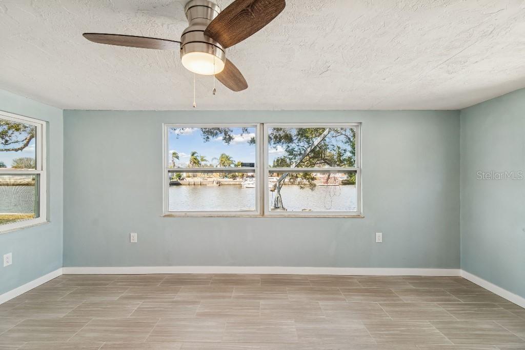 Listing photo id 14 for 1147 Rushmore Drive