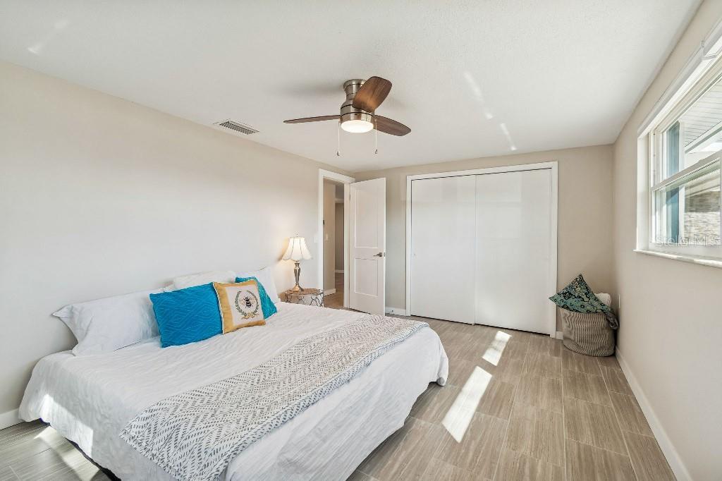 Listing photo id 16 for 1147 Rushmore Drive