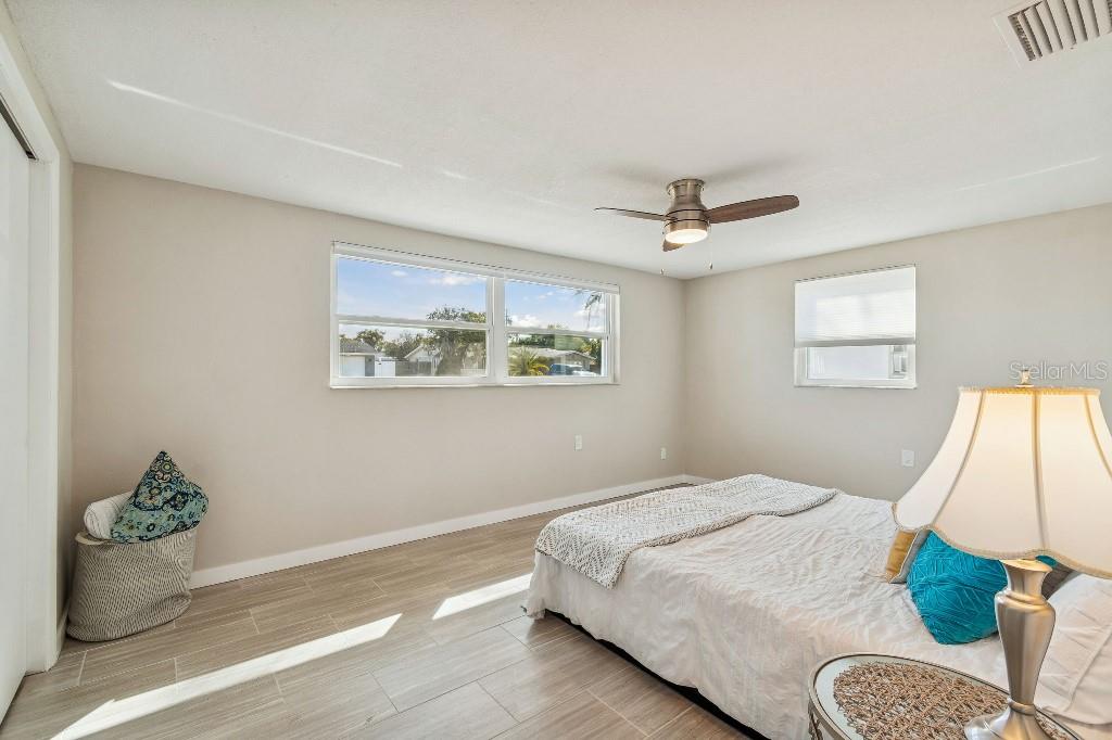 Listing photo id 17 for 1147 Rushmore Drive