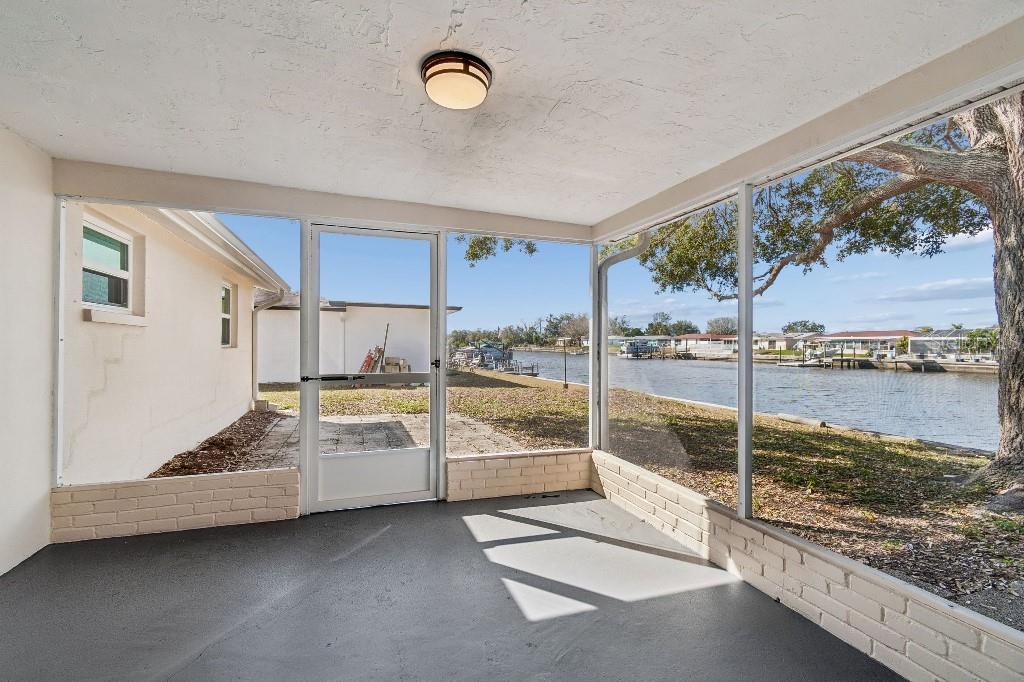 Listing photo id 24 for 1147 Rushmore Drive