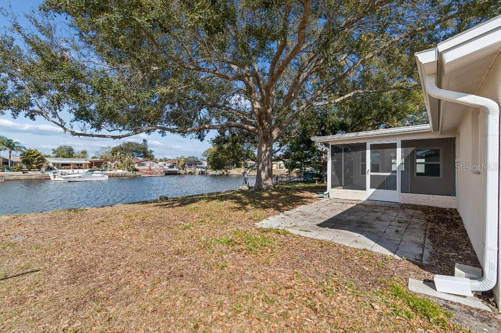 Listing photo id 28 for 1147 Rushmore Drive