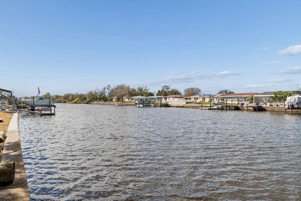 Listing photo id 30 for 1147 Rushmore Drive