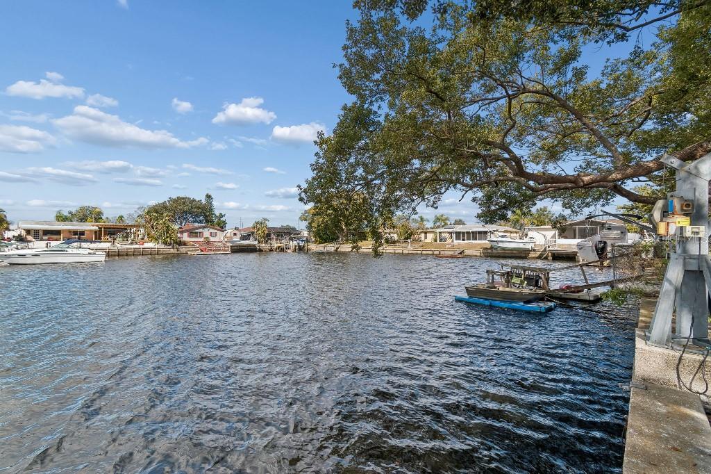 Listing photo id 31 for 1147 Rushmore Drive