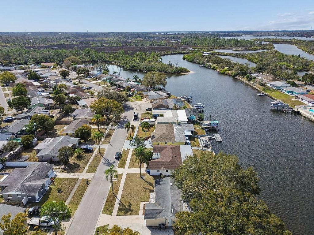 Listing photo id 34 for 1147 Rushmore Drive