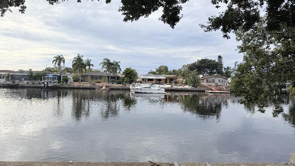 Listing photo id 46 for 1147 Rushmore Drive