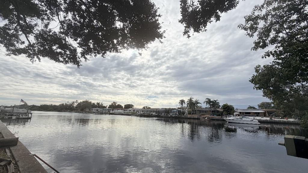 Listing photo id 47 for 1147 Rushmore Drive