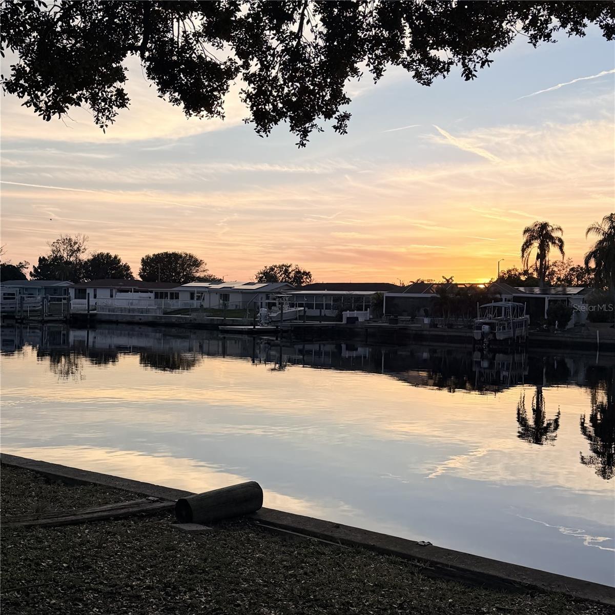 Listing photo id 48 for 1147 Rushmore Drive