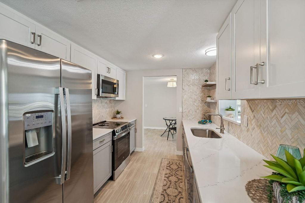 Listing photo id 6 for 1147 Rushmore Drive