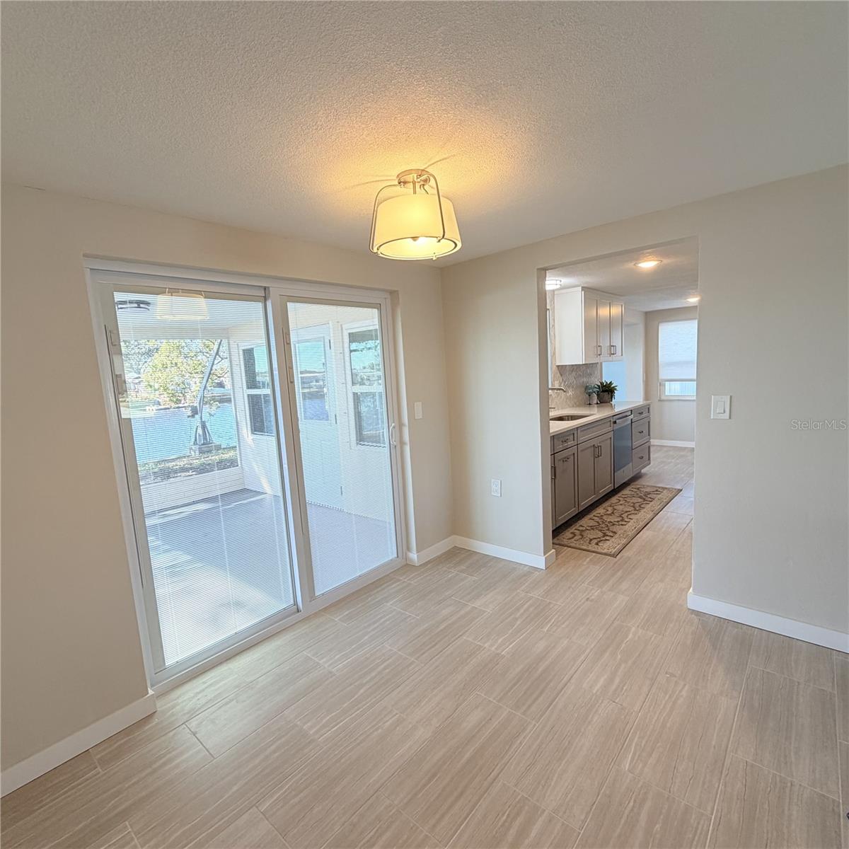 Listing photo id 7 for 1147 Rushmore Drive