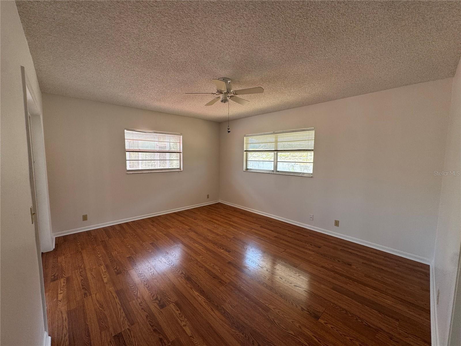 Image 17 of 29 For 240 Nassau Road