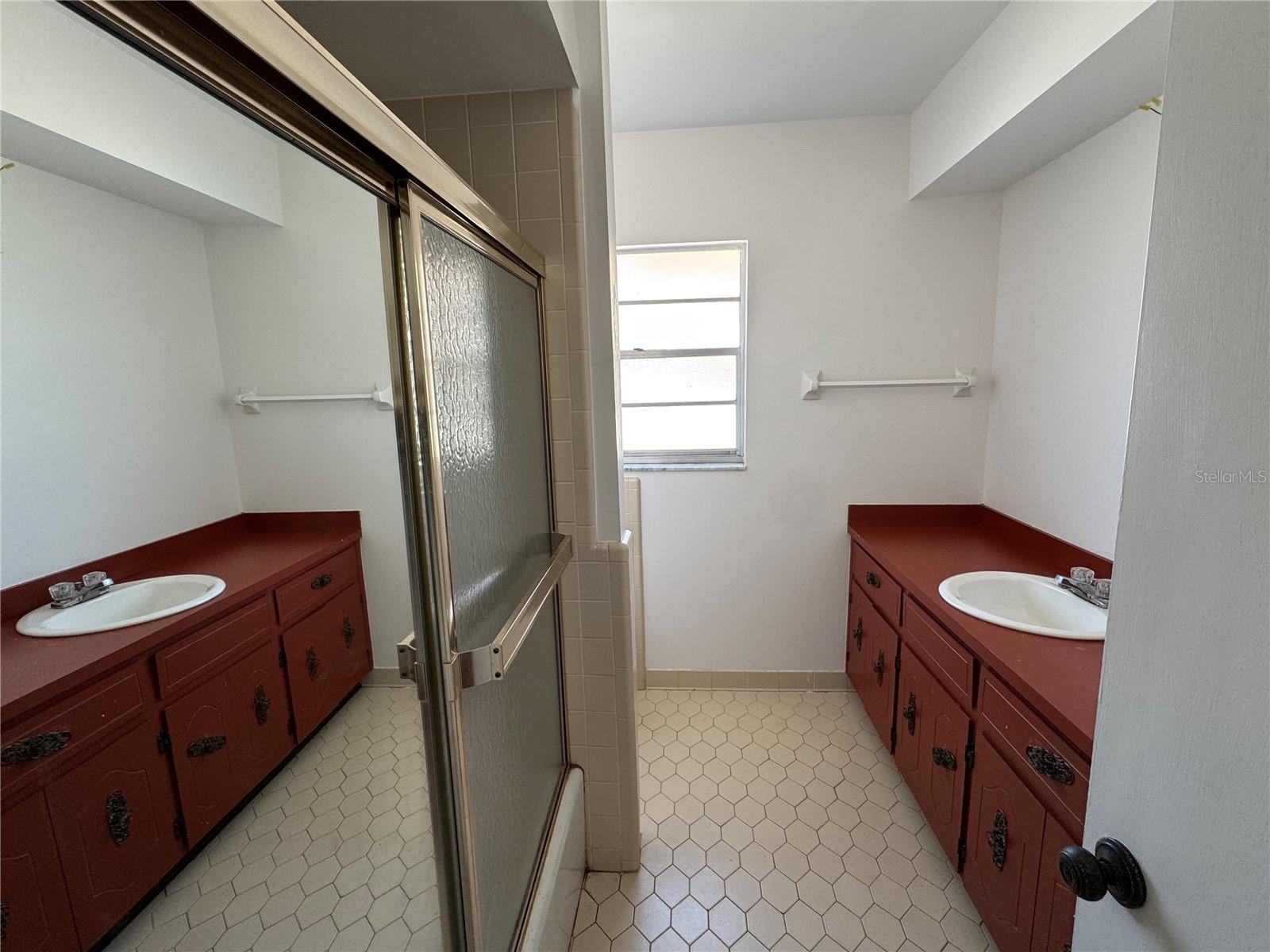 Image 24 of 29 For 240 Nassau Road