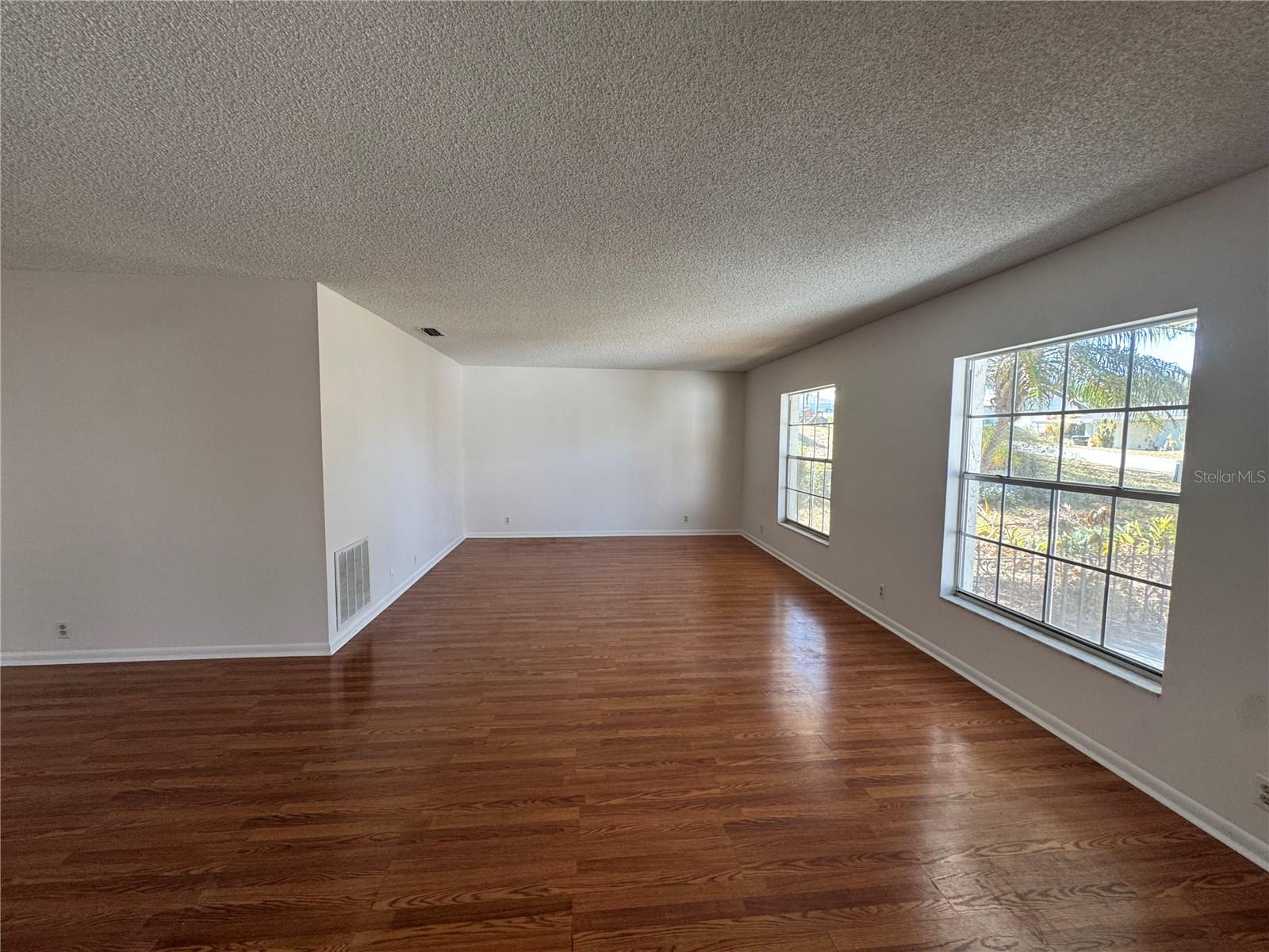 Image 7 of 29 For 240 Nassau Road