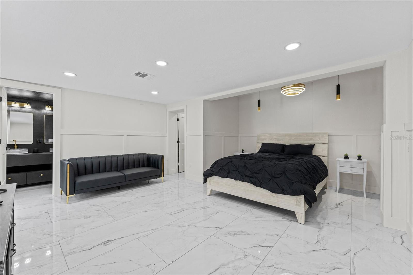 Image 14 of 49 For 4440 Huntington Street Ne