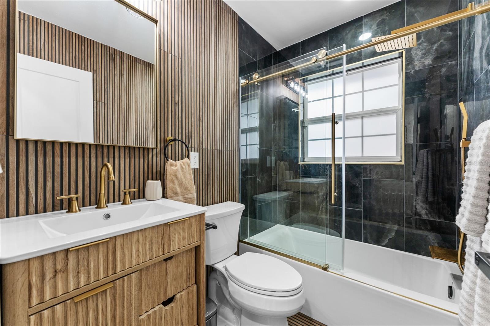 Image 19 of 49 For 4440 Huntington Street Ne