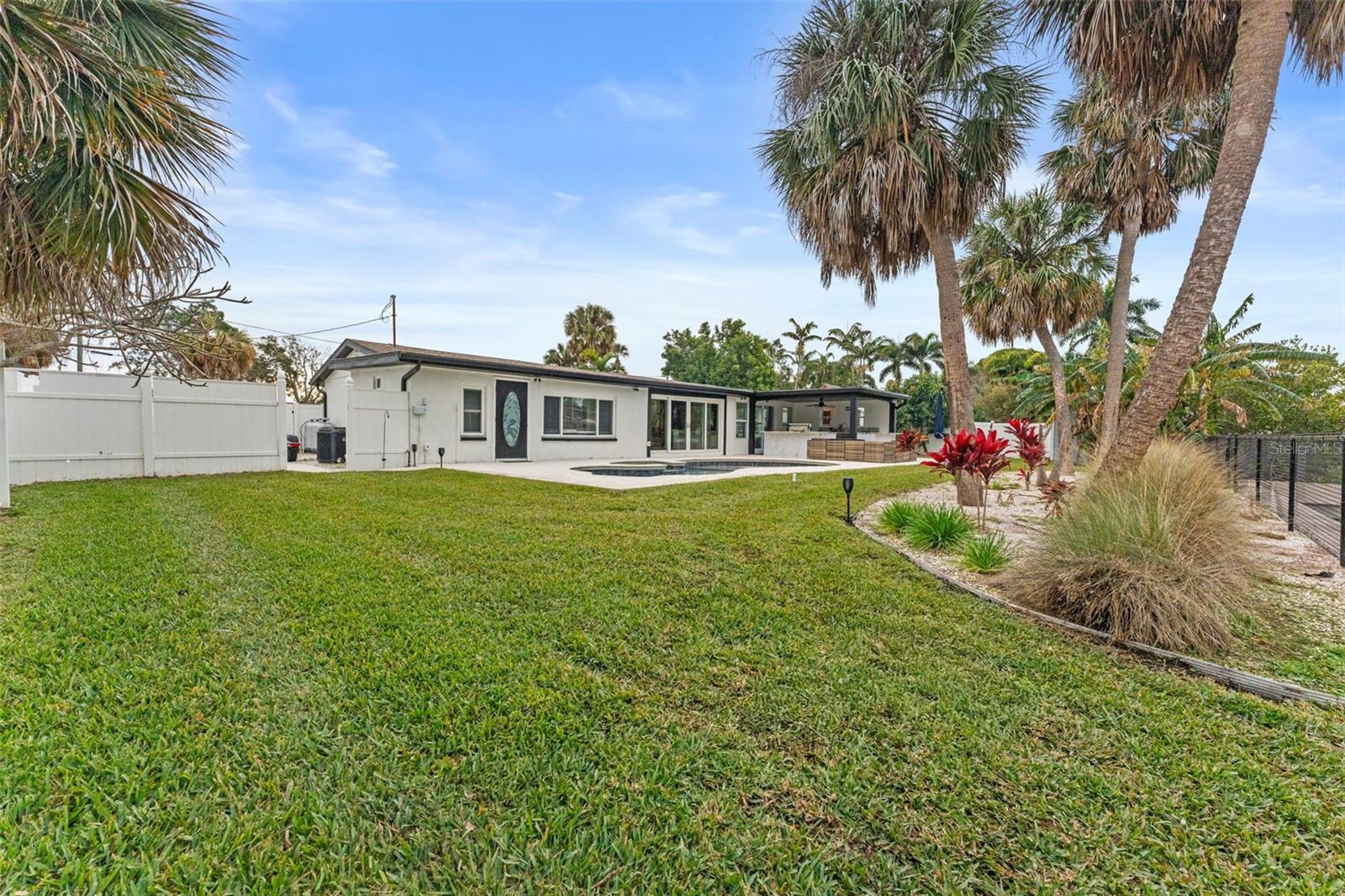 Image 25 of 49 For 4440 Huntington Street Ne